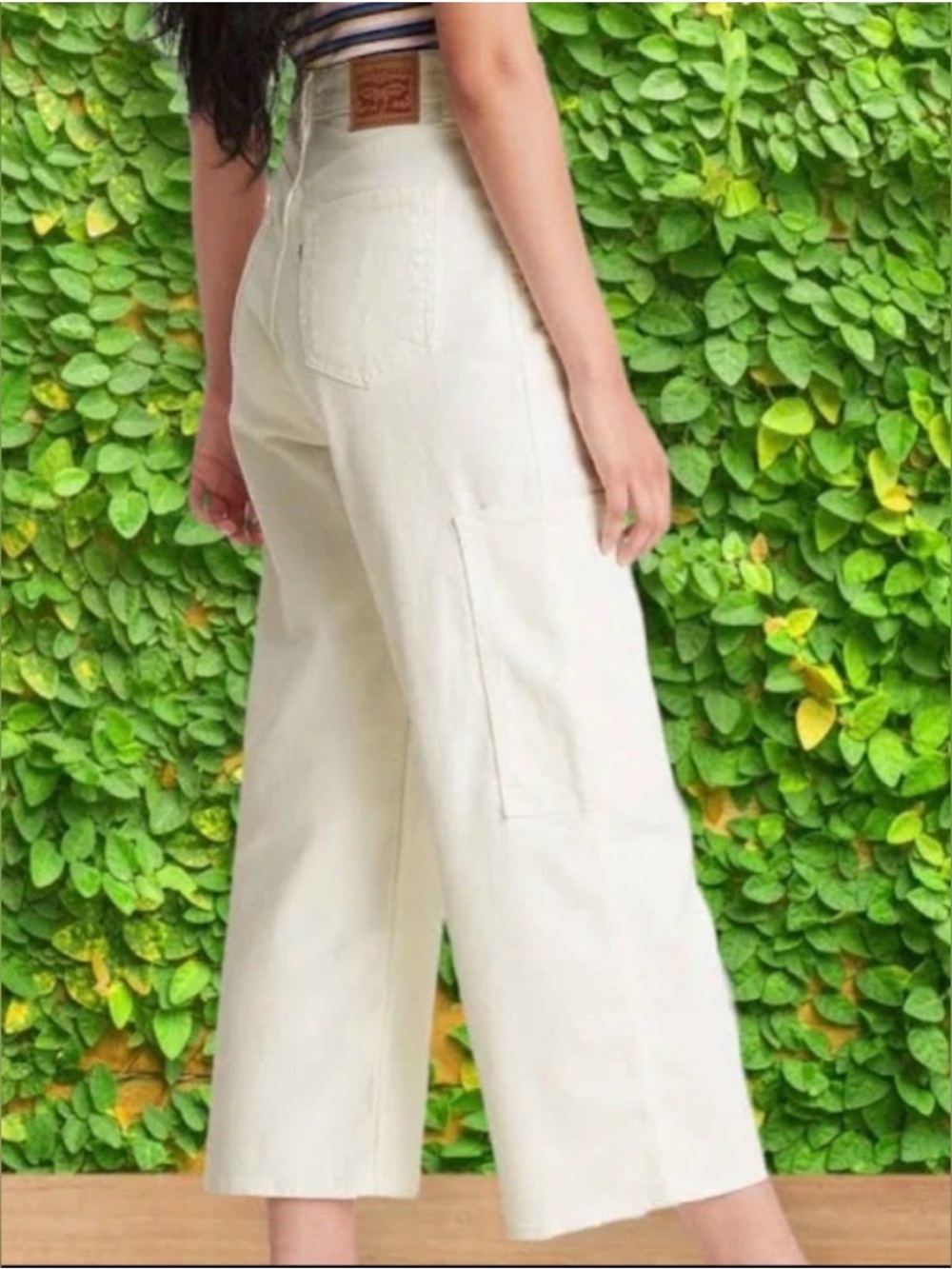 Levi's Cream High Rise Wide Leg Cropped Cargo Jeans NEW Size 31